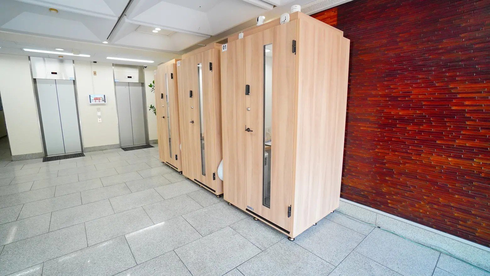 SpemaBox 新大阪 ブース外観（東口ステーションビル1階の完全個室ワークブース）